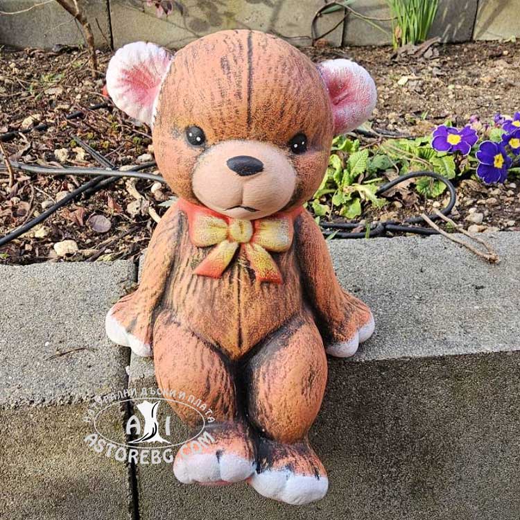 МЕЧЕ-СЕДНАЛО-МОМЧЕ-ОРАНЖЕВО